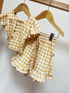 Pronta entrega - Conjunto cropped babado + shorts babado xadrez mostarda