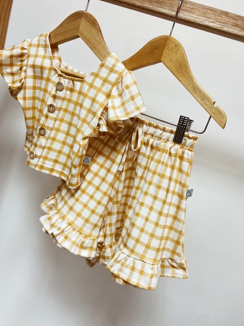 Pronta entrega - Conjunto cropped babado + shorts babado xadrez mostarda