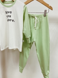 Pronta Entrega - Pijaminha longo verde fábula brilha no escuro