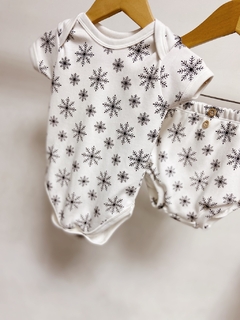 Imagem do Pronta entrega - conjunto Body manga curta + bloomer botões off flocos neve preto