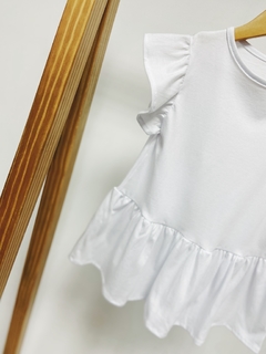 PRONTA ENTREGA - Bata babado liso basics branca - You Boy Kids