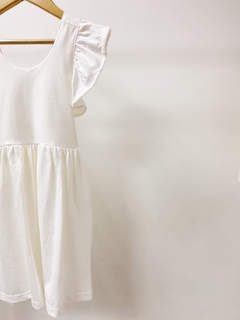 Pronta entrega - Vestido babado costas liso off botão em madeira - You Boy Kids