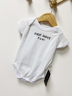 Pronta entrega - Body manga curta First a have Fun Branco