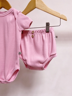 Pronta entrega - conjunto body manga curta + bloomer punho botoes madeira canelado