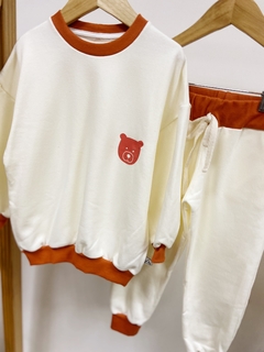 Pronta entrega - Conjunto moletom oversized + calça jogger retrô off detalhe telha estampa bear peluciado medio - comprar online