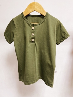 Pronta entrega - Camiseta manga curta kids botões madeira natural verde cactus - loja online