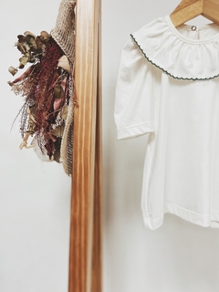 Pronta entrega - Blusa manga bufante off gola com detalhe em picueta verde botão em pérola - loja online