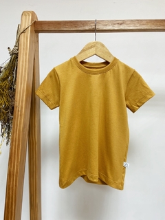 Pronta entrega - Camiseta manga curta liso basics mostarda - comprar online