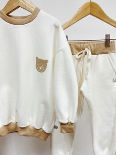 Pronta entrega - Conjunto moletom oversized + calça jogger retrô off detalhe doce de leite estampa bear peluciado medio