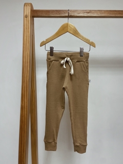 Pronta entrega - Calça jogger kids canelado avelã na internet