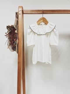 Pronta entrega - Blusa manga bufante off gola com detalhe em picueta verde botão em pérola - comprar online