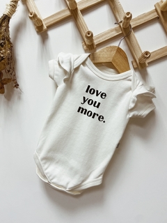 Pronta entrega - Body manga curta com babado off LOVE YOU MORE. - comprar online