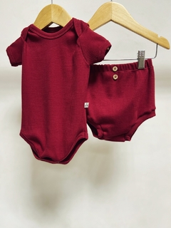 Pronta entrega - conjunto body manga curta + bloomer punho botoes madeira canelado marsala - loja online