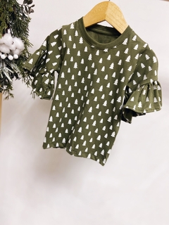 Pronta entrega - blusa manga curta com babado verde cactus pinheirinhos off - comprar online