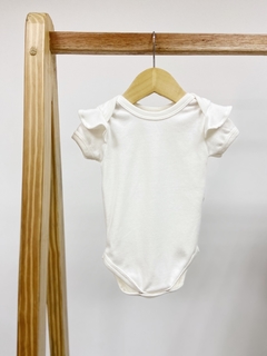Pronta Entrega - Body manga curta com babado liso basics Off - comprar online