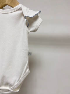 Pronta entrega - Body manga curta babado detalhe em picueta azul vintage - comprar online