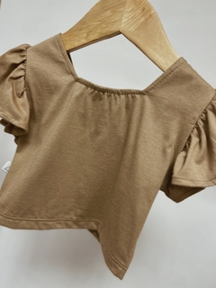 Pronta entrega - Conjunto cropped + shorts babado liso basics avelã