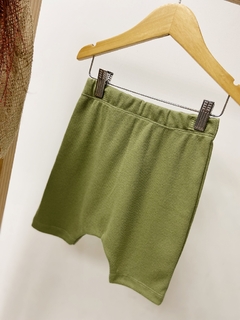 Pronta entrega - Bermuda saruel kids com botões block oliva - loja online