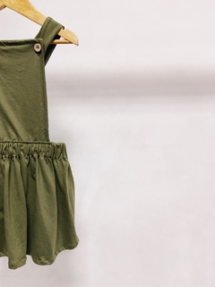 Pronta entrega - Salopete frente botões em madeira verde cactus na internet