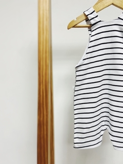 Pronta entrega - Jardineira baby botões em madeira natural estampada listras na internet