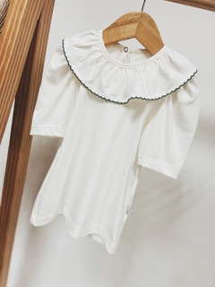 Pronta entrega - Blusa manga bufante off gola com detalhe em picueta verde botão em pérola - You Boy Kids