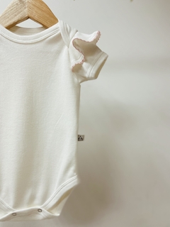 Imagem do Pronta entrega - Body manga curta off babado bordado picueta rosa claro