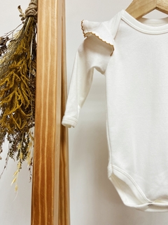 Pronta entrega - Body manga longa com babado detalhe picueta mostarda na internet