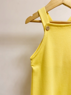 Pronta entrega - Jardineira curta kids block lisa yellow - comprar online