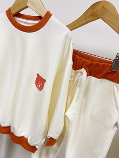 Pronta entrega - Conjunto moletom oversized + calça jogger retrô off detalhe telha estampa bear peluciado medio - loja online