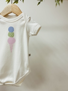 Pronta entrega - Body manga curta off sorvete three colors casquinha rosa claro