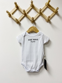 Pronta entrega - Body manga curta First a have Fun Branco na internet