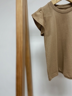 Pronta Entrega - Blusa manga babado kids liso basics avelã - comprar online