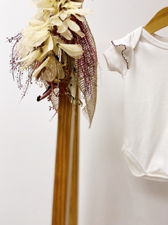 Pronta entrega - Body manga curta off babado bordado picueta vinho