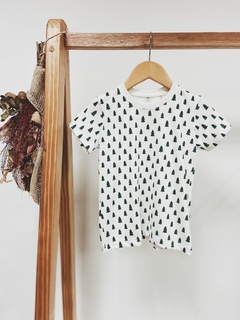 pronta entrega - Camiseta Kids Manga curta estampa off pinheirinhos verde