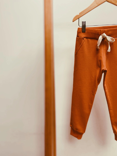 Pronta Entrega - Calça jogger kids moletinho telha - comprar online