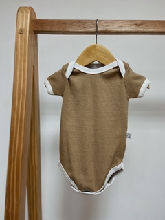 Pronta entrega - Conjunto Retrô canelado Avelã friso off - You Boy Kids