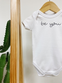 Pronta entrega - Body manga curta Branco BE YOU na internet