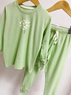 Pronta Entrega - Pijaminha longo verde fábula ovelhinha corações brilha no escuro - You Boy Kids