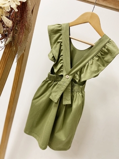 Pronta entrega - Vestido babado costas liso oliva botão em madeira - comprar online