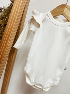 Pronta entrega - Body manga longa com babado detalhe picueta mostarda - comprar online