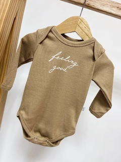 Pronta entrega - Body canelado manga longa avelã escrita FEELING GOOD - comprar online