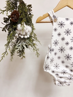 Pronta entrega - Romper baby off com botões flocos de neve em preto - loja online