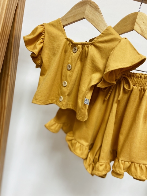 Pronta entrega - Conjunto cropped + shorts babado liso basics mostarda