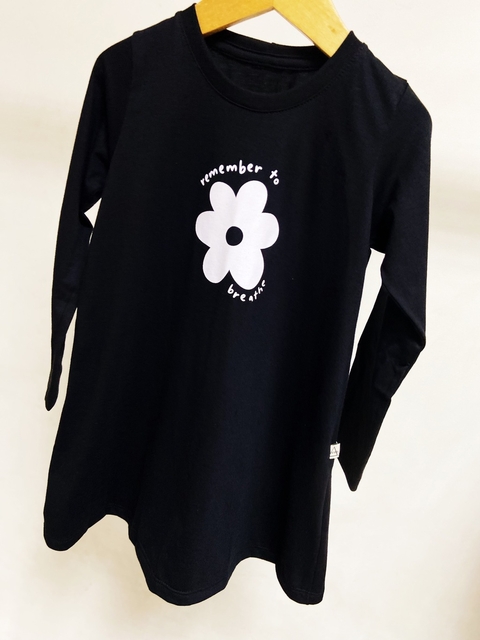 Pronta entrega - Vestido trapézio manga longa remember to breathe