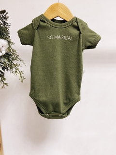 Pronta entrega - Body manga curta canelado verde cactus SO MAGICAL em off