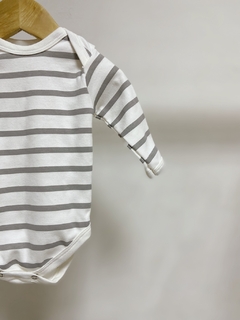 Pronta entrega - Body manga longa listra cinza pedra - You Boy Kids