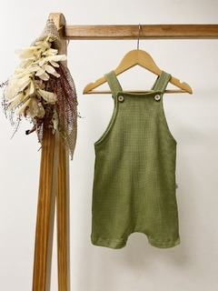 Pronta entrega - Jardineira curta kids block oliva - comprar online