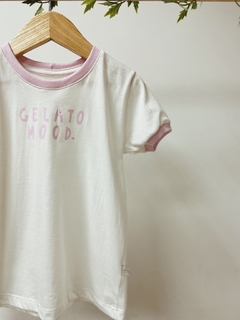 Pronta entrega - Camiseta manga curta off GELATO MOOD. rosa claro detalhe punho manga - comprar online
