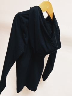 Pronta entrega - Camiseta manga longa com capuz liso basics - loja online