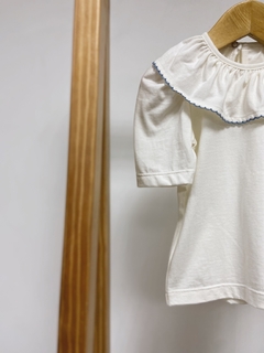 Pronta entrega - Blusa manga bufante off gola com detalhe em picueta azul vintage botão em pérola